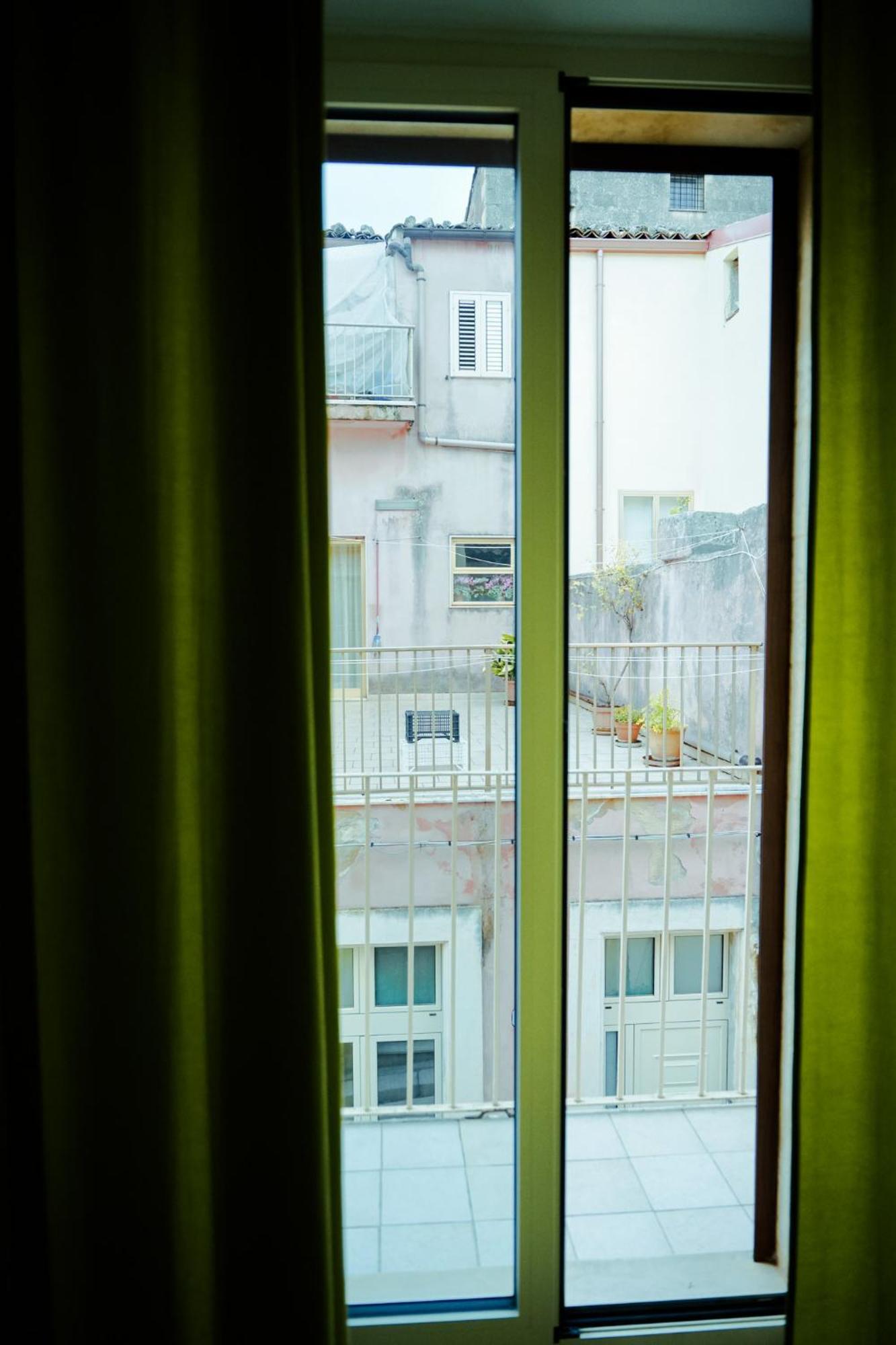Alex Rooms Ragusa Bagian luar foto